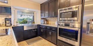 Beautifully renovated courtyard townhome in the heart of Corpus Christi Gallery 22