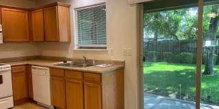 Two Bedroom 3 Bath Duplex-Townhouse in Southwest Medford Gallery 13