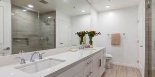 2 bd/ 2 bth Top Floor Corner Unit with Premium Upgrades & Resort Style Amenities Gallery 19