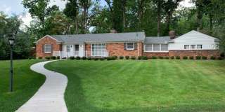 Charming 3-Bedroom Home with Spacious Backyard – Prime Location Gallery 1