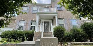 Great, large home in Franklin with home theater room! Gallery 1