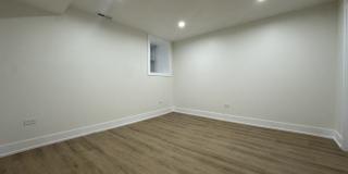 4338 N Clarendon Avenue Gallery 11