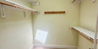 Spacious and bright 2 bed 2.5 bath Townhouse Gallery 12