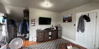6 bed/2 bath on Probasco St., Mins. from UC for Only $700/pp ($4200/mo)! $250 SIGN ON BONUS FOR LTO!!! Gallery 19