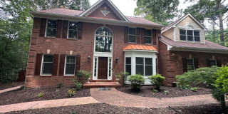"House on a Hill" Blends Convenience and Wooded Retreat Gallery 1