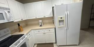 MOVE IN SPECIAL $500 off 1st MONTHS RENT— Furnished or Unfurnished! Lakeview Elegance in Porto Vista 2 Bed / 2 Bath Condo with Private Garage Gallery 7