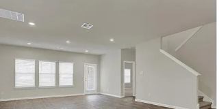 Room in 5 Bedroom Home at Bethpage Dr Gallery 12