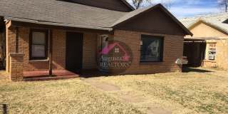 Very cute 2 Bedroom 1 Bath with Bonus Room. Gallery 1