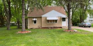 THREE BEDROOM SINGLE-FAMILY HOME WITH ACREAGE! Gallery 1