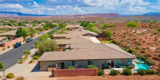 Beautiful 5 Bedroom Home- One Level and Private Pool Gallery 55