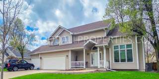 Executive Home - 4 Bedroom, 3.5 Bathroom in Country Club Neighborhood with Finished Basement Gallery 1