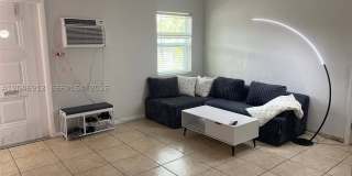 1212 NW 11th Ct Gallery 1