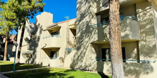 930 N Sloan Lane Gallery 1