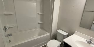 Room in 4 Bedroom Home at Bent Willow Dr Gallery 41