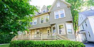 317 Greenwood Pl - AVAILABLE 8/1/27 - 3 Story Townhouse On Quiet Residential Street Gallery 1