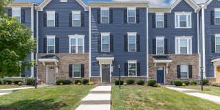 Luxurious three-story townhome with owner's suite and high-end finishes Gallery 1