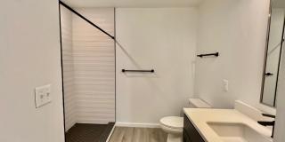 725 W Pratt Gallery 99