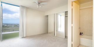$3,000 / 2 Bed / 2 Bath / 2 Parking – Colonnade on The Green Gallery 18