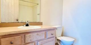 2 Bedroom Apartment, Great Location! Gallery 13