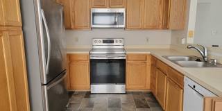 Spacious 4 Bedroom in Stonegate Gallery 23