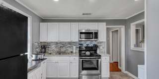 Charming 2BR House in Savannah Gallery 5