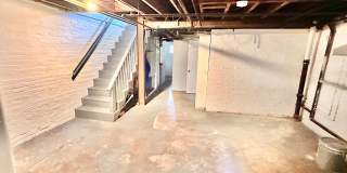 Spacious 6 bedroom 3.5 bath Tudor Townhouse w/Deck close to Georgetown University & Hospital Gallery 55