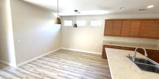 Beautiful 2 Bedroom 2 Bath Home in Four Seasons HOA Gallery 4