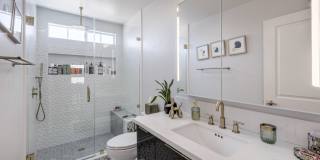 Newly Upgraded 4 Bedroom Home Gallery 19