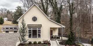 Stunning Custom Built Home in Ridgefields Gallery 1