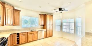 Great Single Story Home Minutes from Everything in Quiet cul-de-sac Street & Neighborhood Location of Vista! Gallery 13