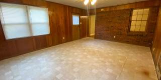 1 bedroom, living dining den near Central and Highland Gallery 16