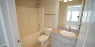 3 Bed / 3.5 Bath Townhome in NW Gallery 20