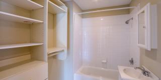 Beautiful Three Bedroom in Washington Square West Gallery 23