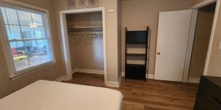 Room in 4 Bedroom Home at Edith Ave Gallery 7