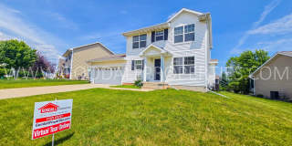 Urbandale Home in Waukee Schools with Office, Fireplace & 2-Car Garage Gallery 1