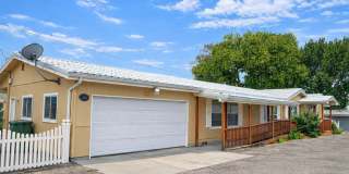 Spacious 3 Bed / 2 Bath Home –Spa Tub – 2 Car Garage Gallery 1