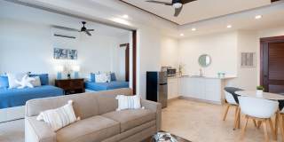 Wailupe Seaside Haven: Beachfront Luxury Home w/ Infinity Pool & City Proximity Gallery 21