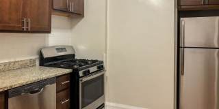 1607 West Berteau Gallery 5