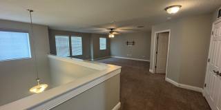 Spacious 5-Bedroom Riverview Home Gallery 47