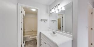 2Bd/2Ba Kirkland Condo Gallery 11