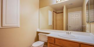 Beautiful 5 bedroom 4.5 bath home with large basement in gated community! Gallery 44
