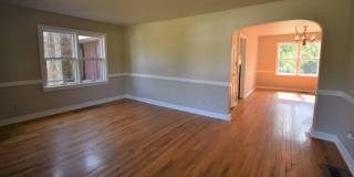 4 bed/3.5 bath, half acre lot, 100 yards from Memorial Stadium! Gallery 3