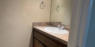 1301 SW Washington apt 3- AVAILABLE NOW! Gallery 12