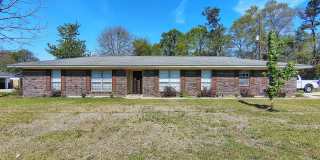 801 Ogilsvie St Gallery 1