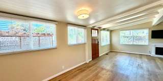 Charming 2 bdrm, 1 bath, + Bonus Room Gallery 9