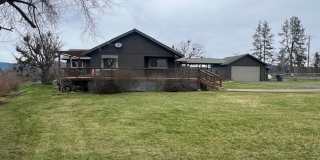 PRIVATE COUNTRY RETREAT WITH A POOL & ACREAGE A 4-H & FFA DREAM Gallery 1