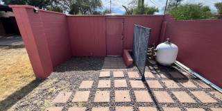 East- 3 bedroom/ 2 bathroom home with sparkling pool! Gallery 12