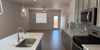 NEW DR Horton 3/BD 2/BA 2/CG Gallery 4