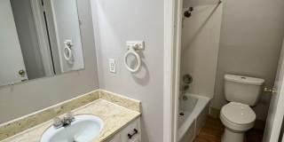 2-Bed, 1-Bath Apartment with Garage Parking! Gallery 11