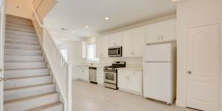 2 Story 2 Bedroom Gated Community Amazing Location Gallery 15